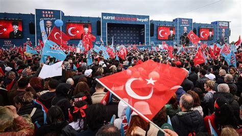 İstanbul'da Büyük Miting: Siyasi Partilerden Açıklamalar